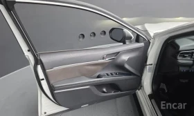 Toyota Camry 2.5 LE Hybrid | ЗАДНА КАМЕРА | KEYLESS | , снимка 9