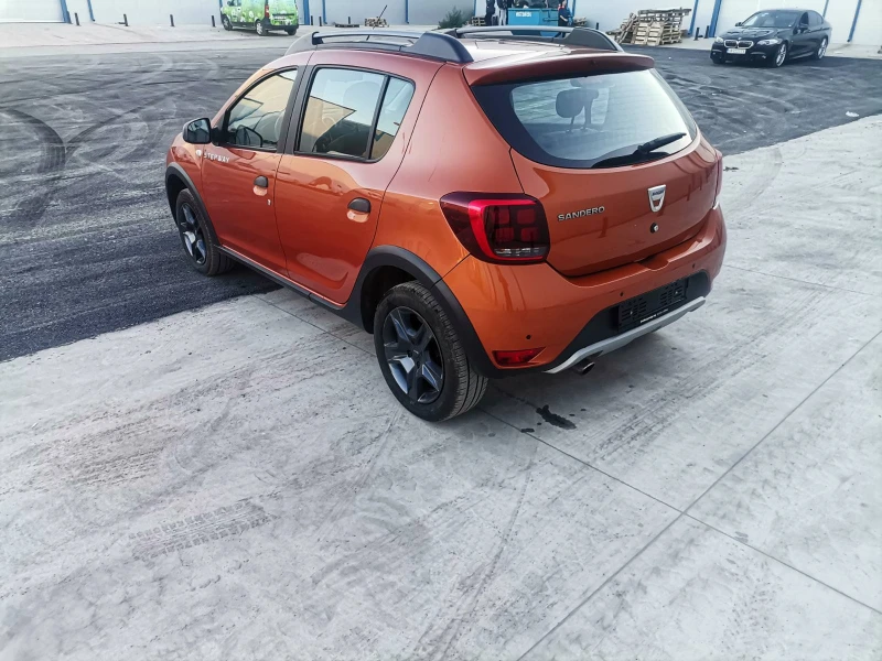 Dacia Sandero 0, 9 90 к.с. SWISS, снимка 3 - Автомобили и джипове - 47609687