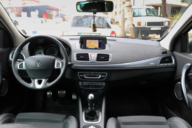 Renault Megane 1.9 dCi Gt-line, снимка 6 - Автомобили и джипове - 49507666