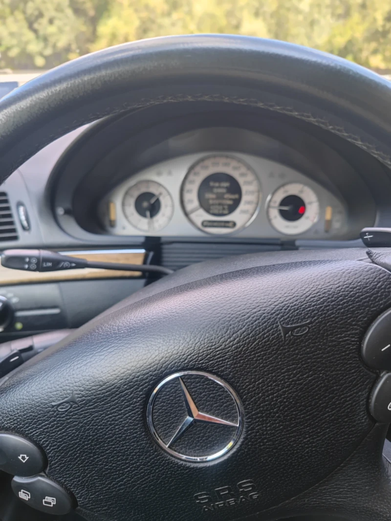 Mercedes-Benz E 320 CDI 7G Tronic, снимка 11 - Автомобили и джипове - 52378454