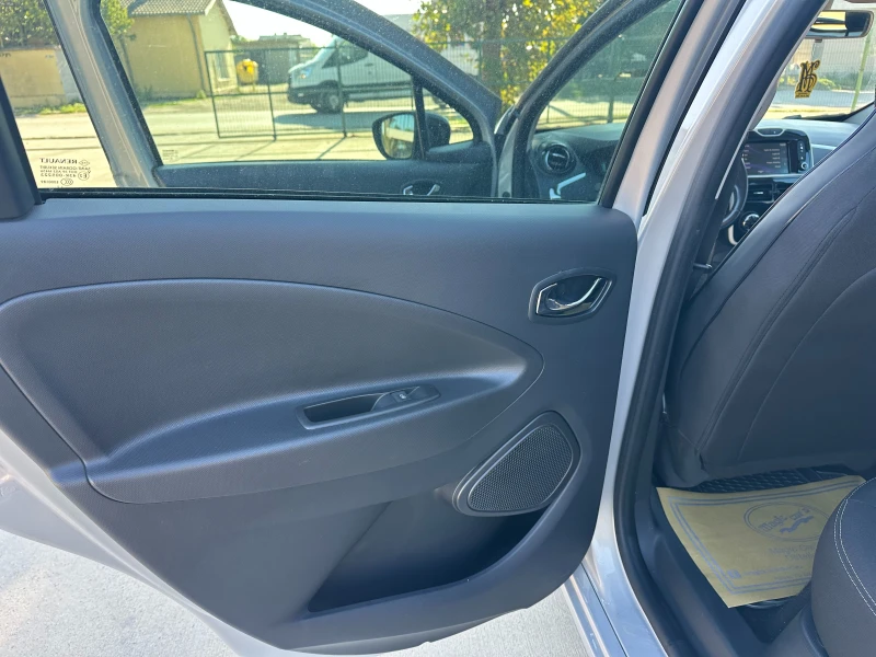 Renault Zoe, снимка 12 - Автомобили и джипове - 52191357