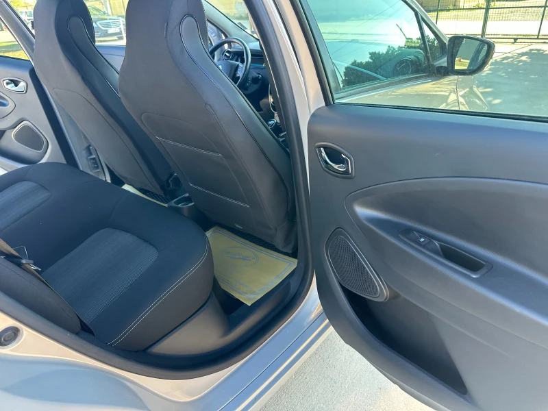 Renault Zoe, снимка 14 - Автомобили и джипове - 52191357
