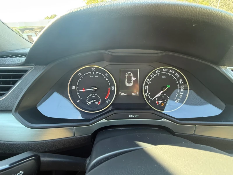 Skoda Superb 1.6 TDI DSG, снимка 8 - Автомобили и джипове - 52116489