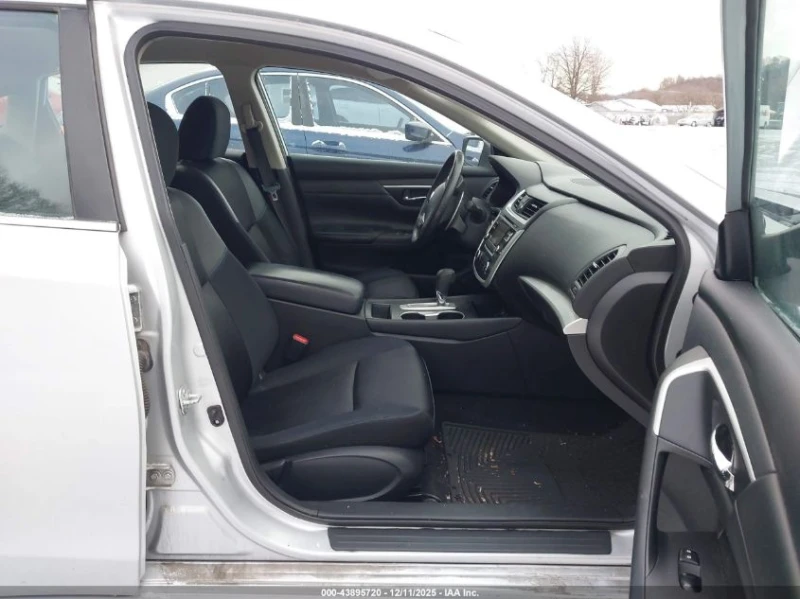 Nissan Altima 2.5L I-4 DOHC, VVT, 182HP Front Wheel Drive, снимка 8 - Автомобили и джипове - 52915365