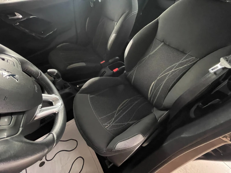 Peugeot 208 1.4HDI TOP, снимка 13 - Автомобили и джипове - 53099256