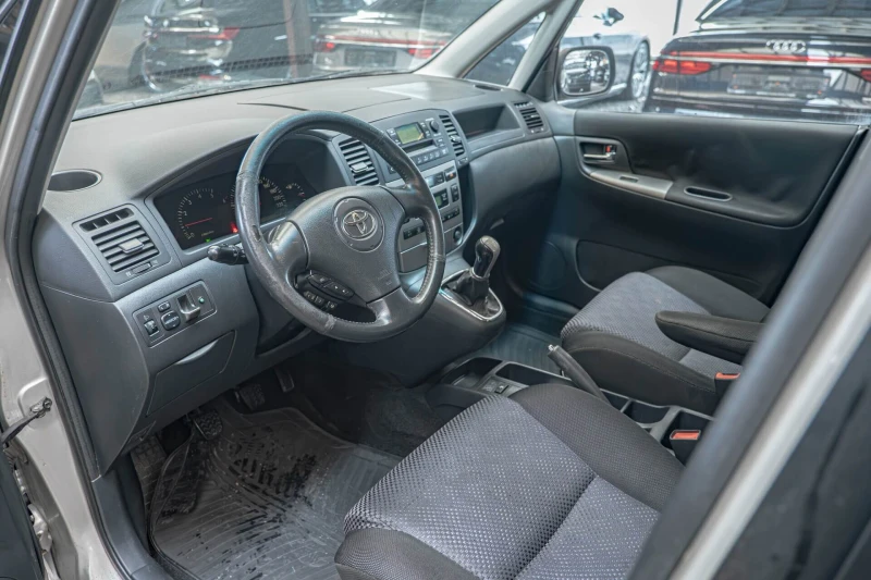 Toyota Corolla verso 2.0D-4D/УЧЕБЕН/Климатроник, снимка 5 - Автомобили и джипове - 53405299