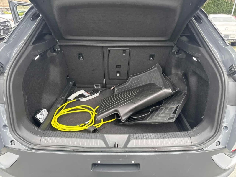 VW ID.4  Pro S AWD/Кабел за зареждане/Кожа/Подгрев/Памет, снимка 10 - Автомобили и джипове - 53591212