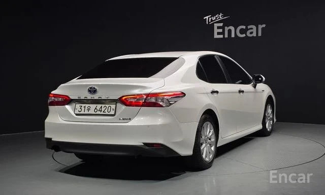 Toyota Camry 2.5 LE Hybrid | ЗАДНА КАМЕРА | KEYLESS | , снимка 2 - Автомобили и джипове - 54340503
