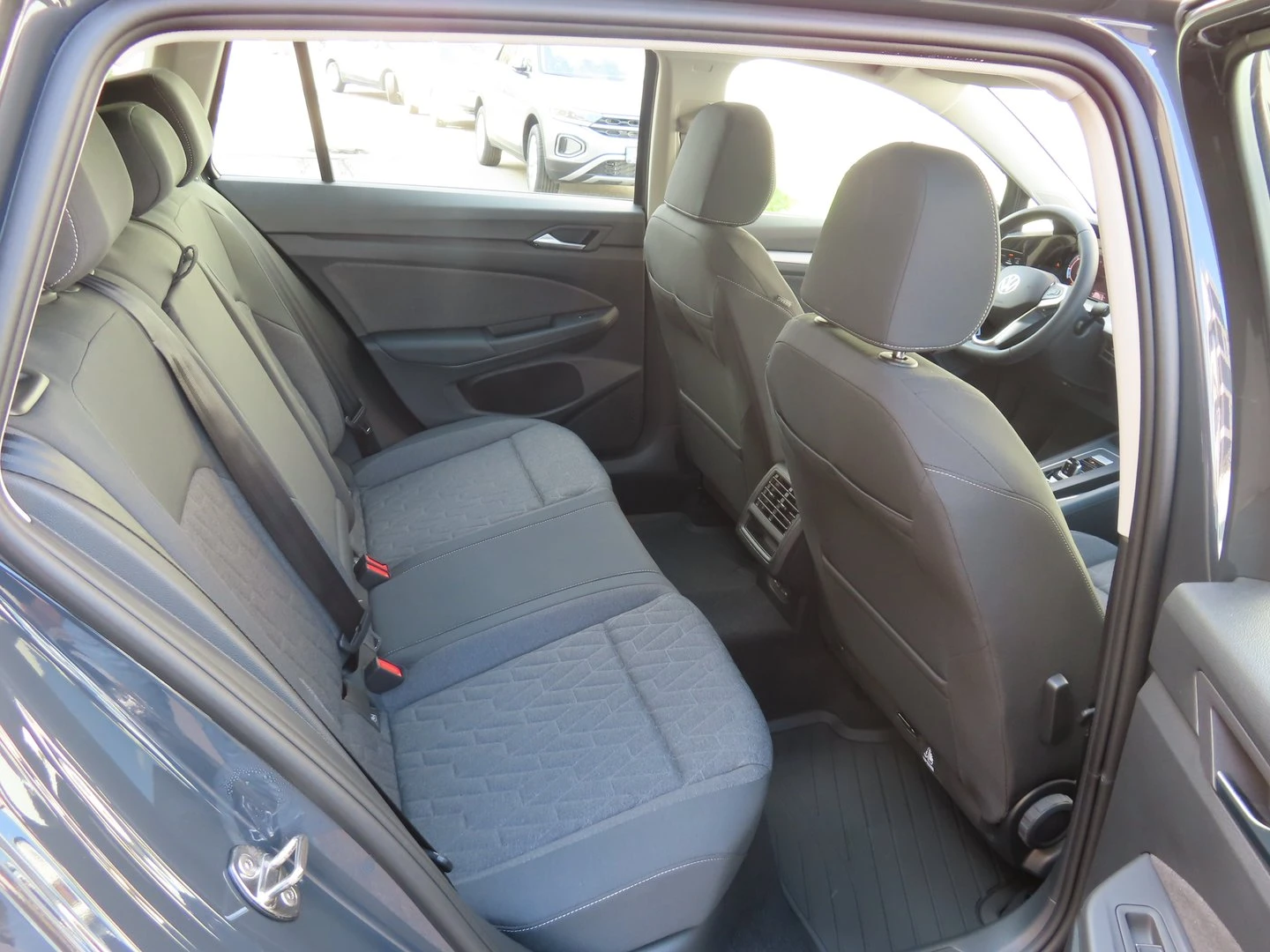 VW Golf Variant 8 Life 2.0 TDI SCR DSG - изображение 7