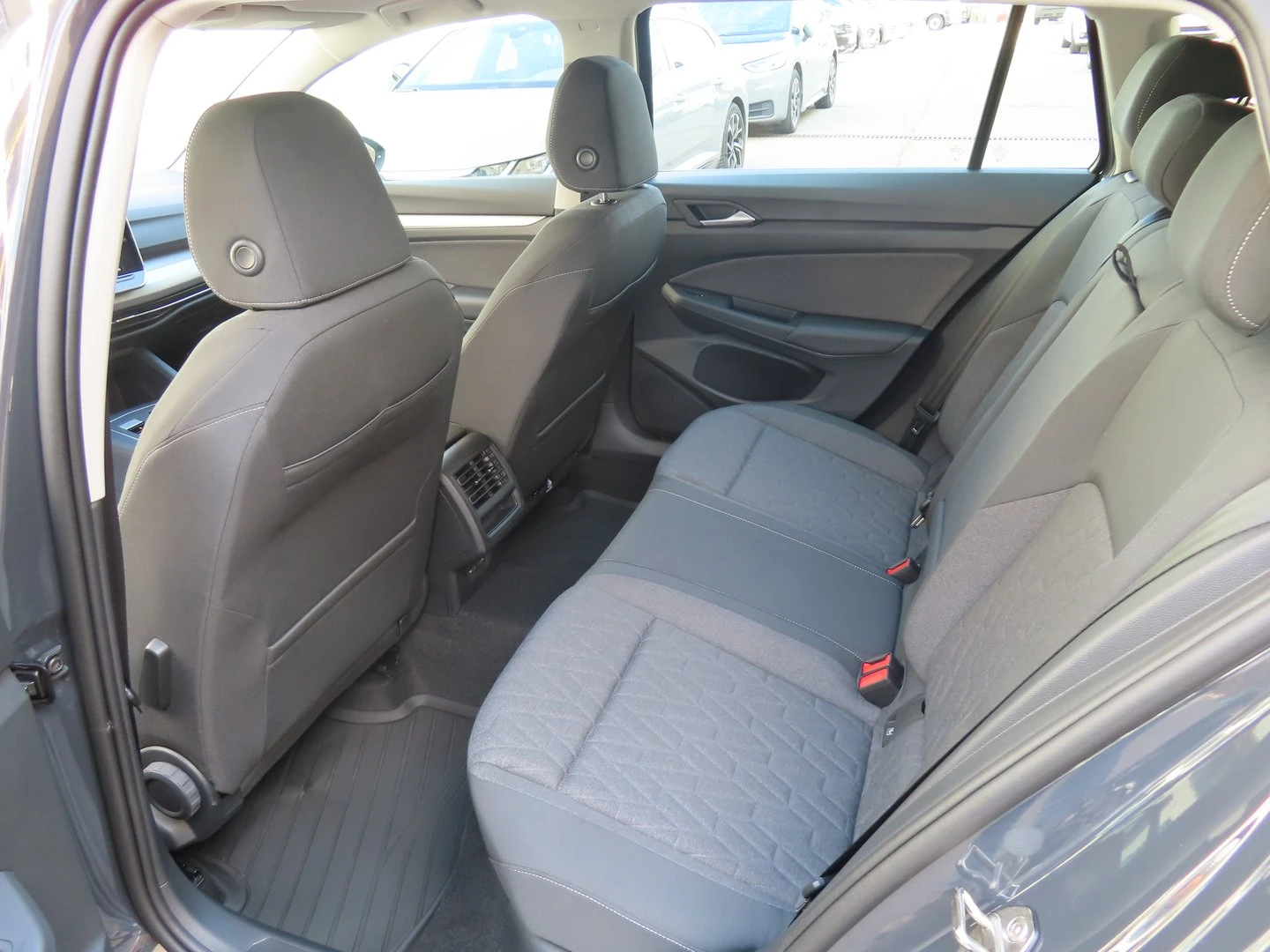 VW Golf Variant 8 Life 2.0 TDI SCR DSG - изображение 6