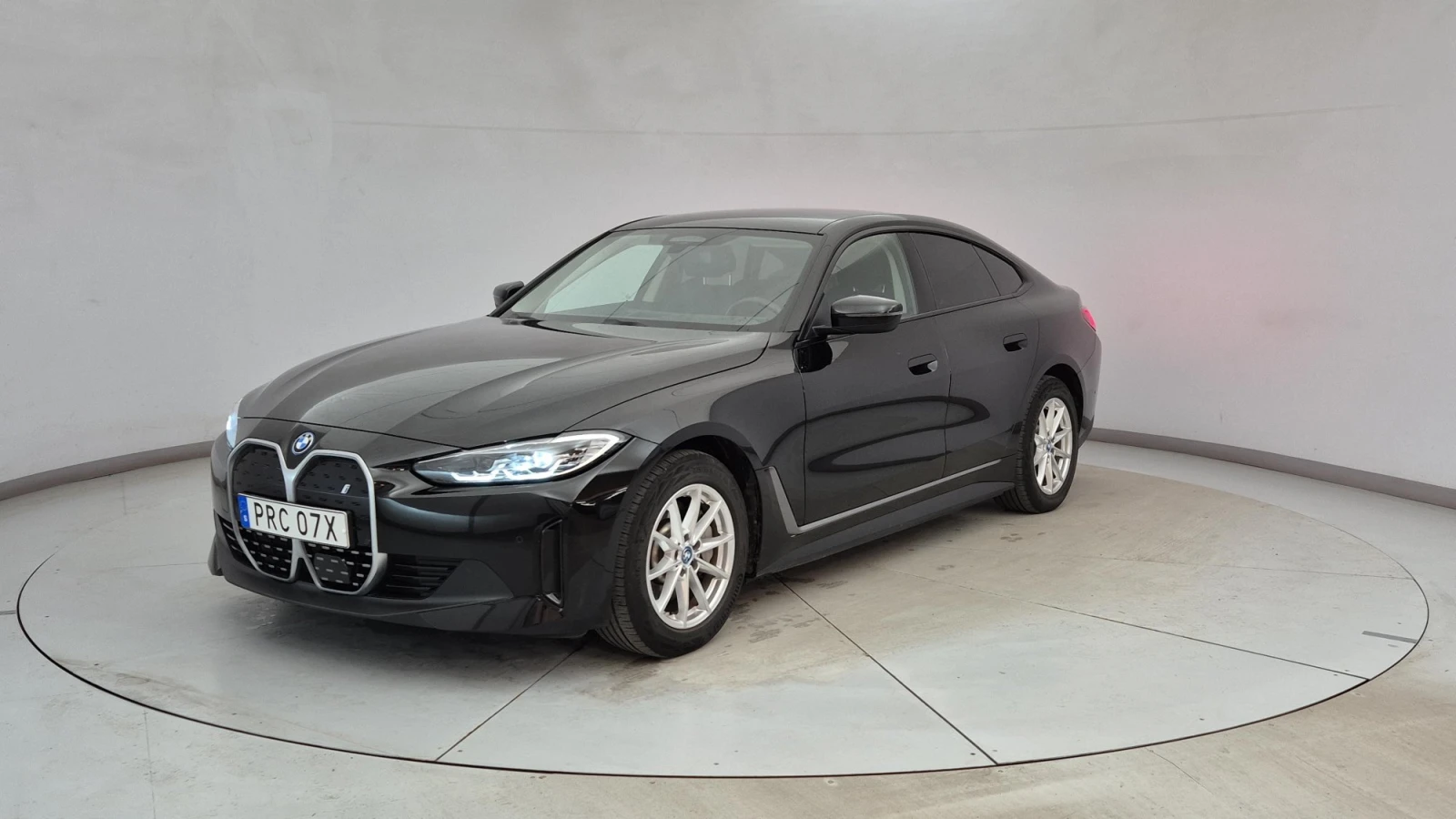 BMW i4 * 40  * *  | Mobile.bg   1