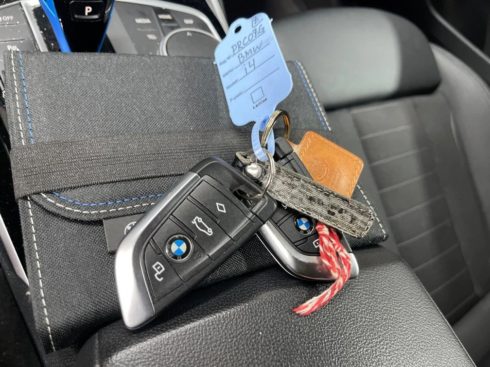 BMW i4 * 40  * *  | Mobile.bg   12