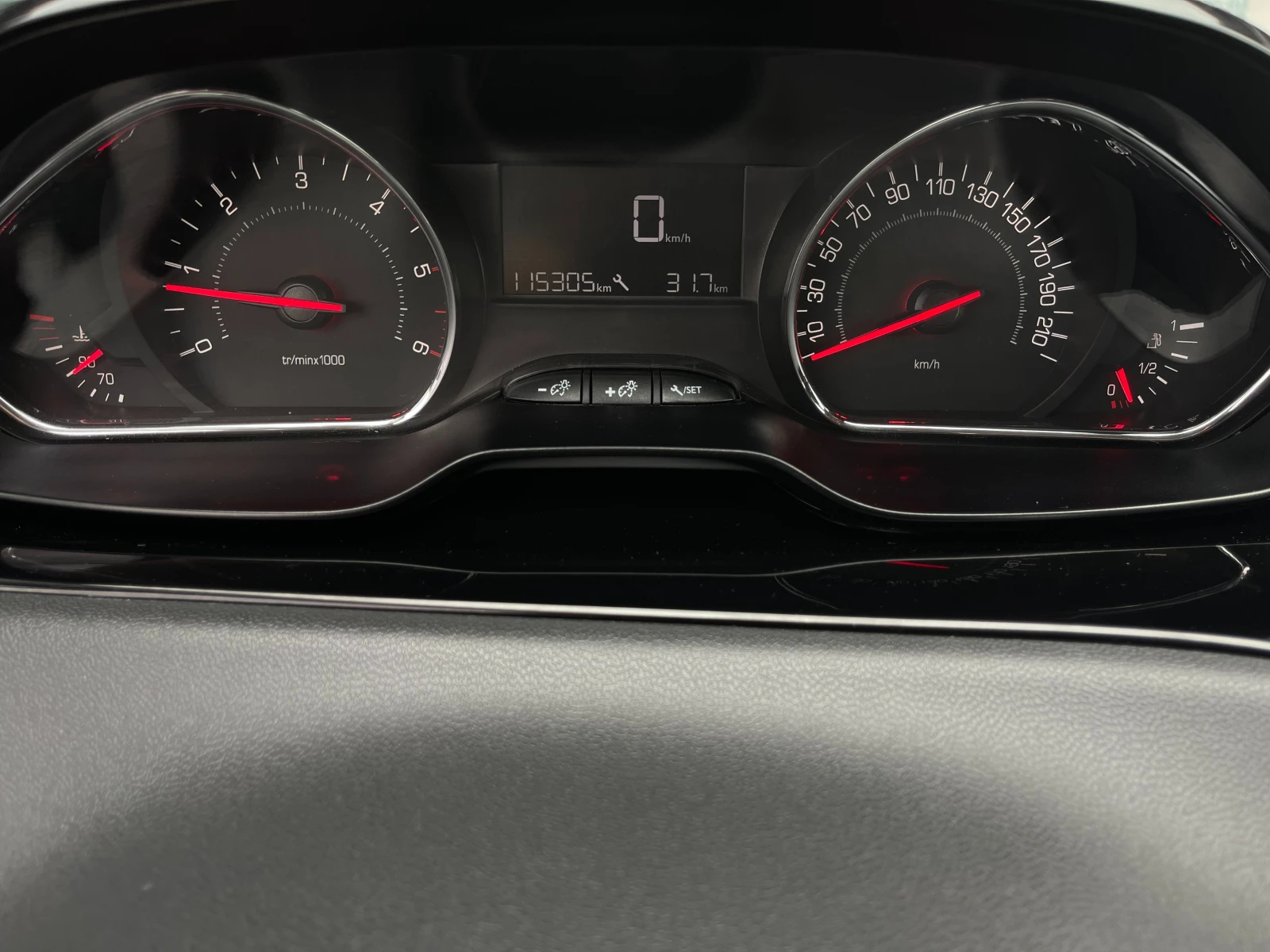 Peugeot 208 1.4HDI TOP - изображение 10