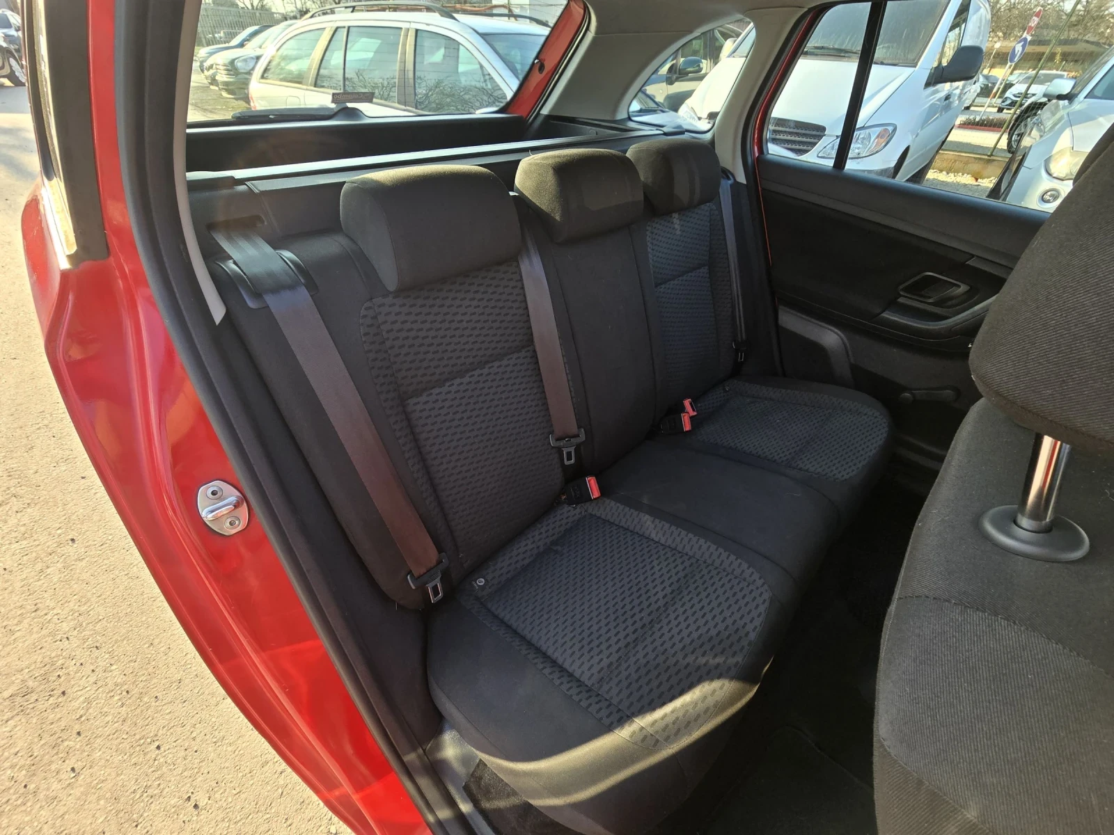 Skoda Fabia 1.2TSI 86к.с Топ състояние , снимка 15 - Автомобили и джипове - 53734722