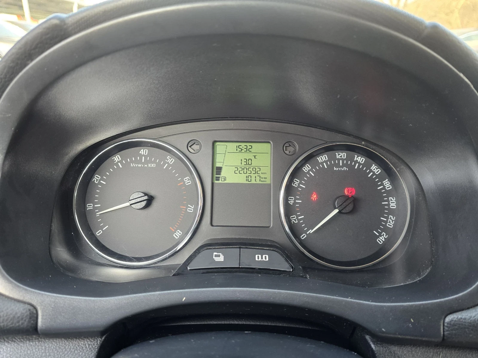 Skoda Fabia 1.2TSI 86к.с Топ състояние , снимка 17 - Автомобили и джипове - 53734722