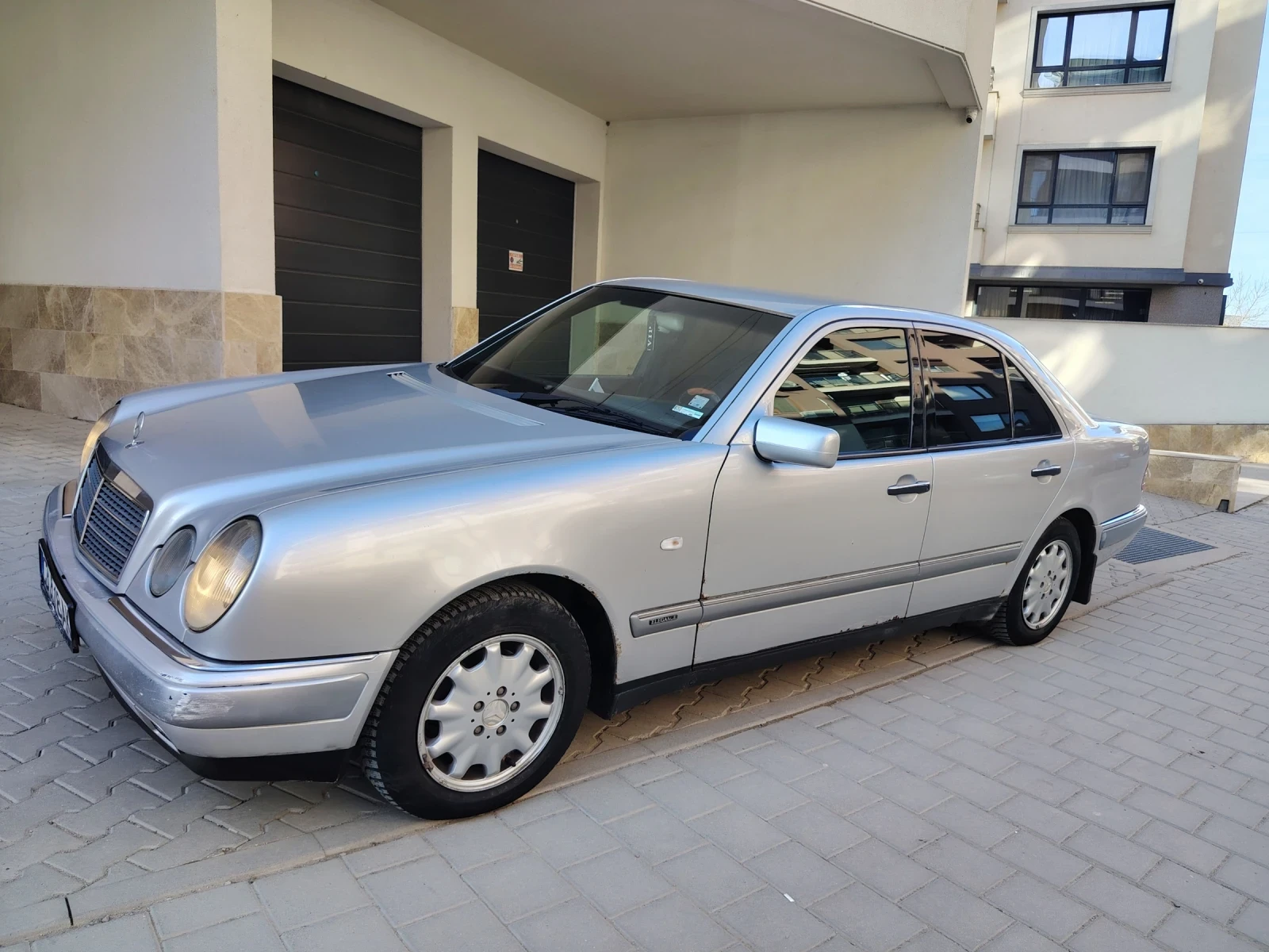 Mercedes-Benz E 250, снимка 2 - Автомобили и джипове - 53812071