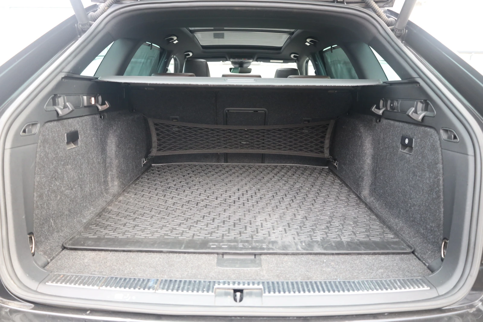 Skoda Superb 2.0TDI 4x4 DSG L&K Digital PANO АСС Canton Обдухв, снимка 9 - Автомобили и джипове - 53874489