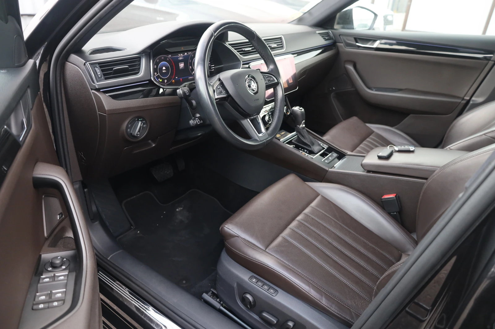 Skoda Superb 2.0TDI 4x4 DSG L&K Digital PANO АСС Canton Обдухв, снимка 11 - Автомобили и джипове - 53874489