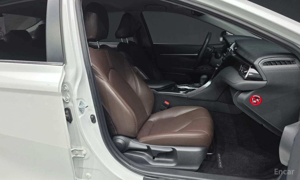 Toyota Camry 2.5 LE Hybrid | ЗАДНА КАМЕРА | KEYLESS | , снимка 12 - Автомобили и джипове - 54340503