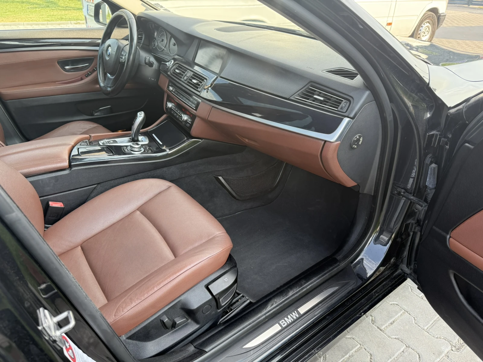 BMW 520 D, снимка 11 - Автомобили и джипове - 54518413