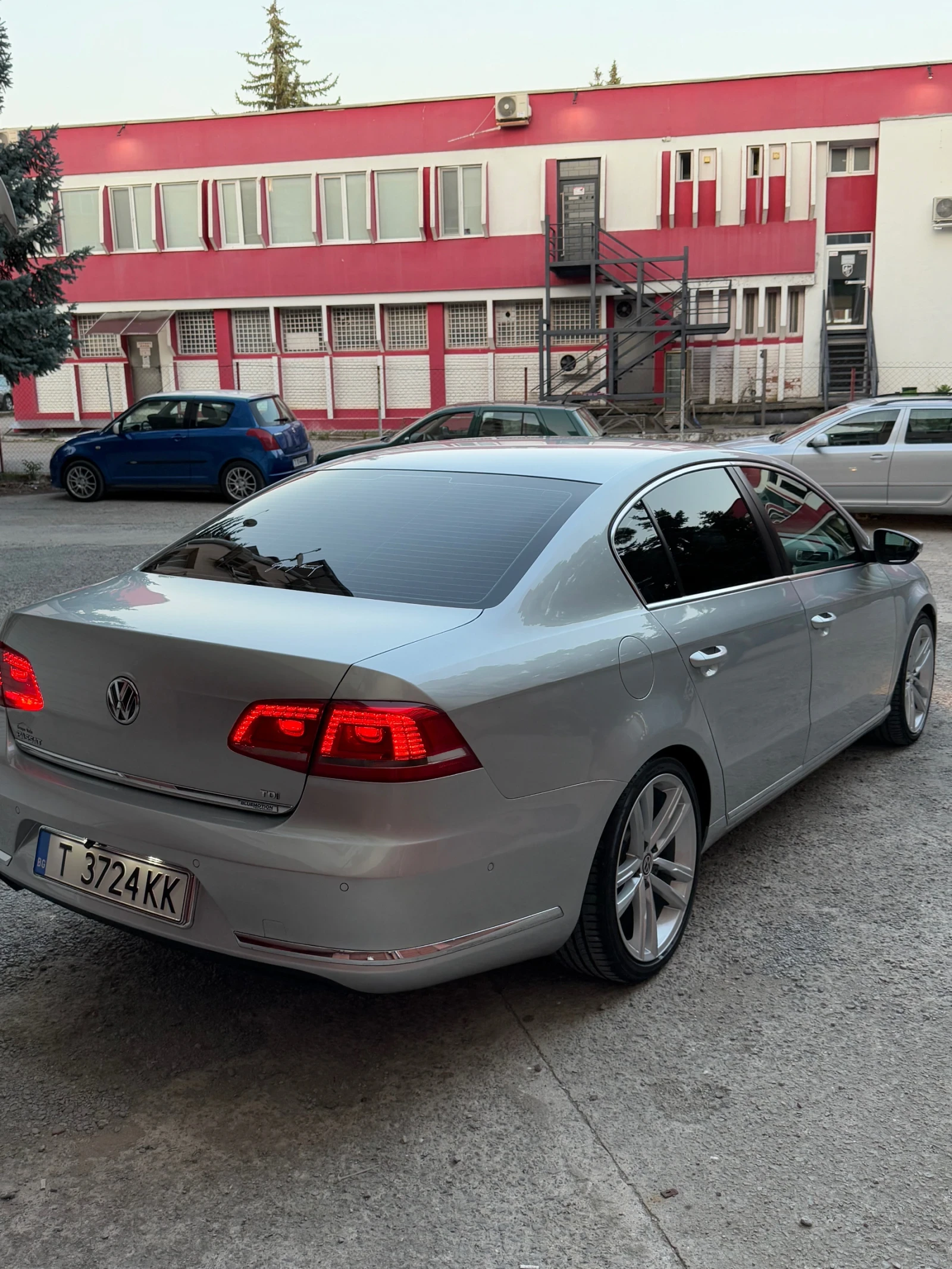 VW Passat 1.6TDI, снимка 4 - Автомобили и джипове - 55204000