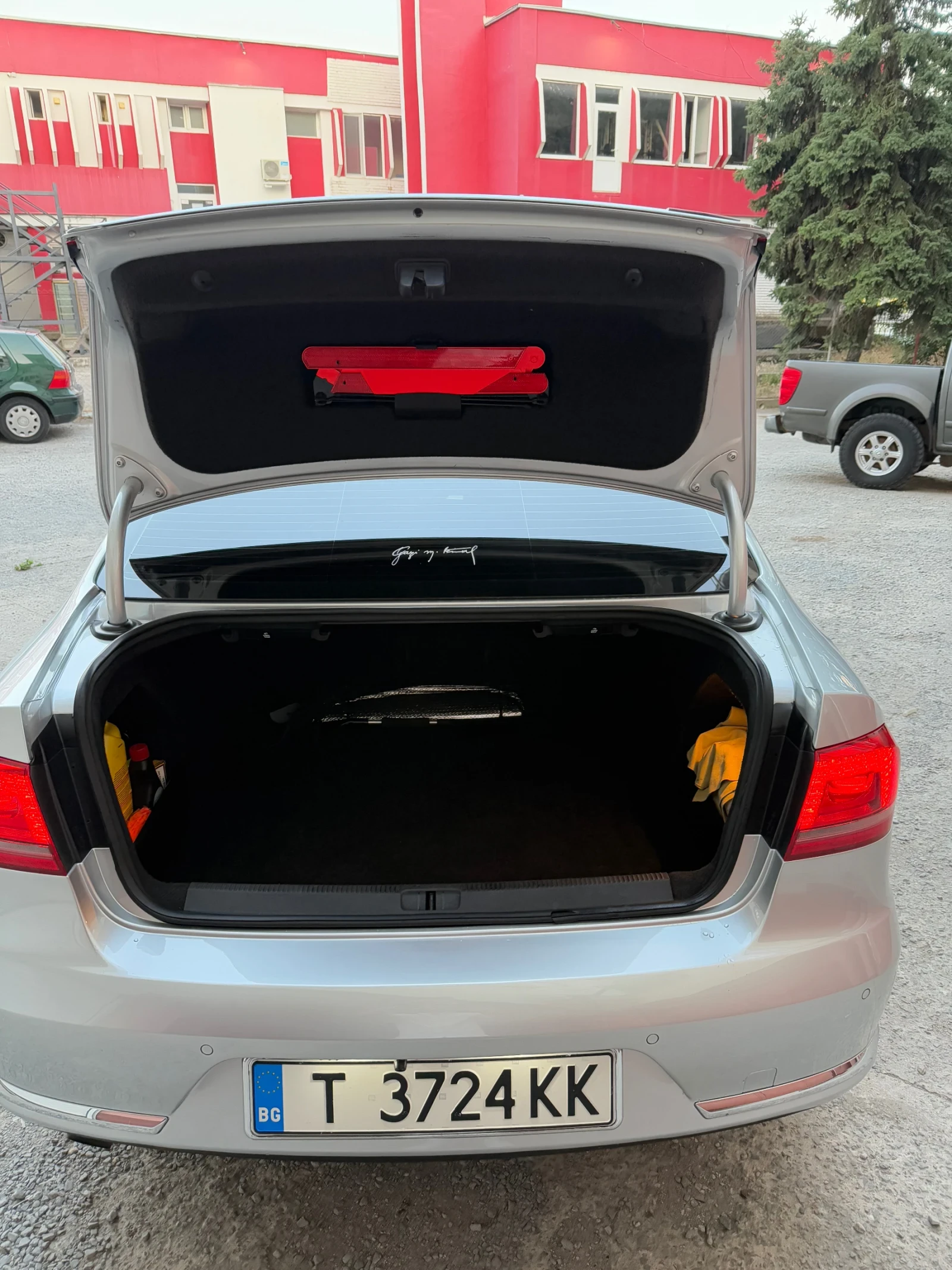 VW Passat 1.6TDI, снимка 12 - Автомобили и джипове - 55204000