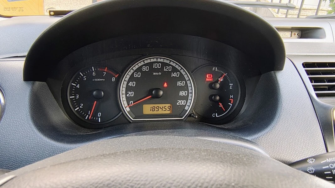 Suzuki Swift 1.3 VVT 92 к.с., снимка 15 - Автомобили и джипове - 55464632