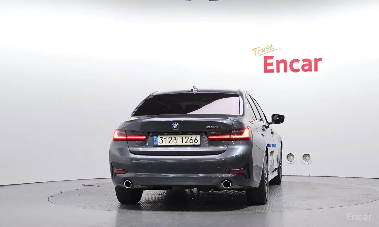 BMW 320 ПОДГРЕВИ | ОБДУХ | КАМЕРА | Ценв до Бг, снимка 4 - Автомобили и джипове - 56733832