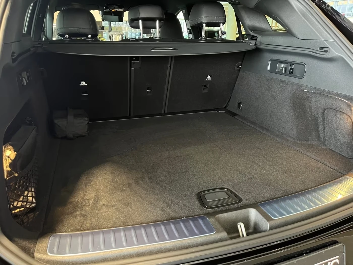 Mercedes-Benz GLC 400 EQ/AMG/4-MATIC/HYPERSCREEN/NIGHT/BURM/360/, снимка 13 - Автомобили и джипове - 54203709