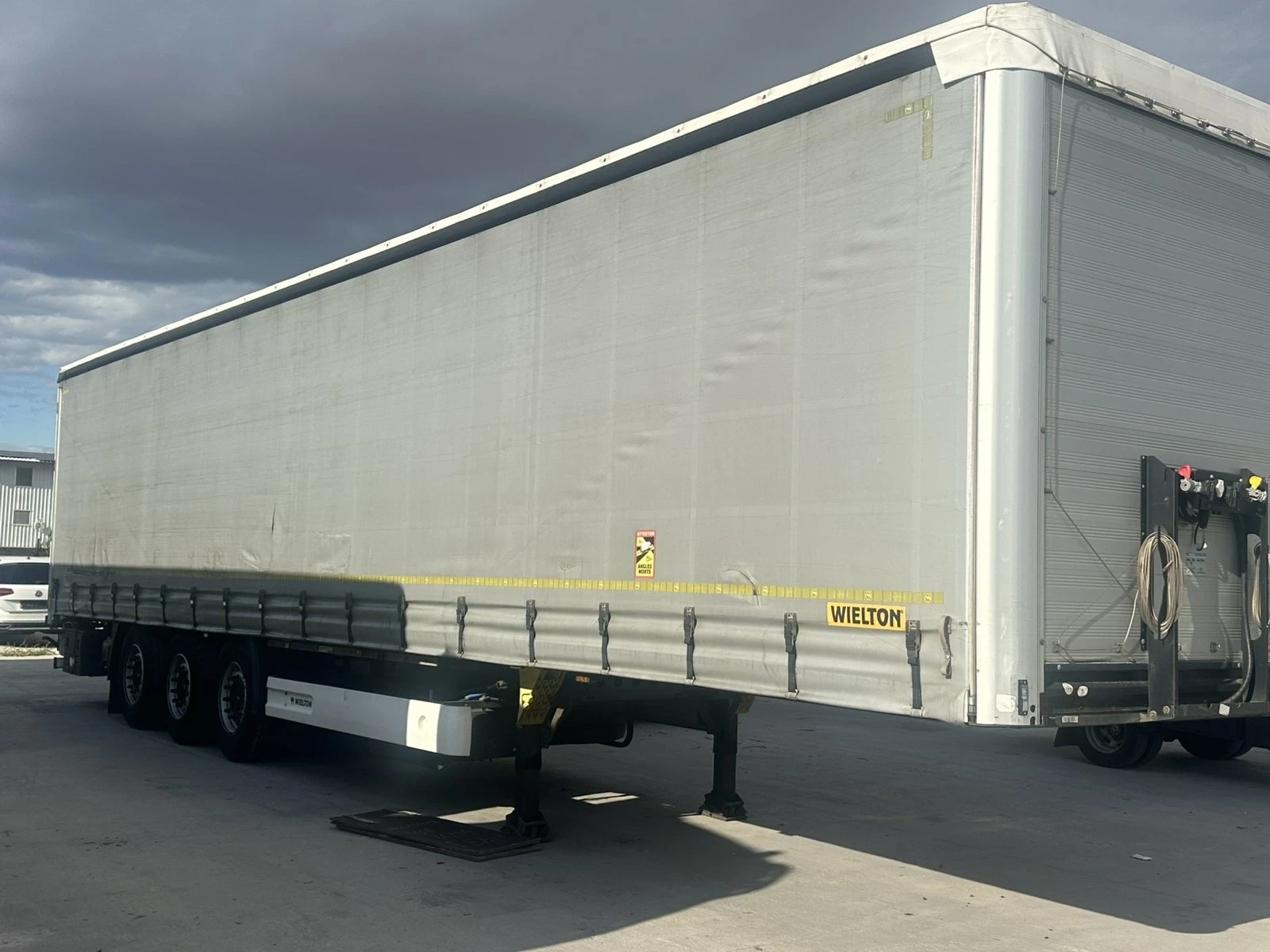 Полуремарке Wielton NS3K
