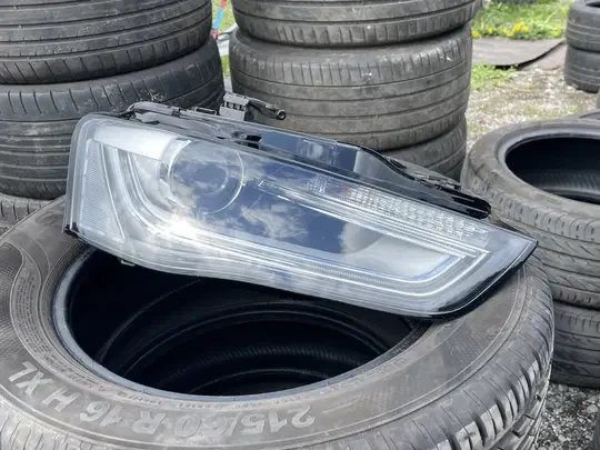 Десен фар Audi A4 B8 перфектен