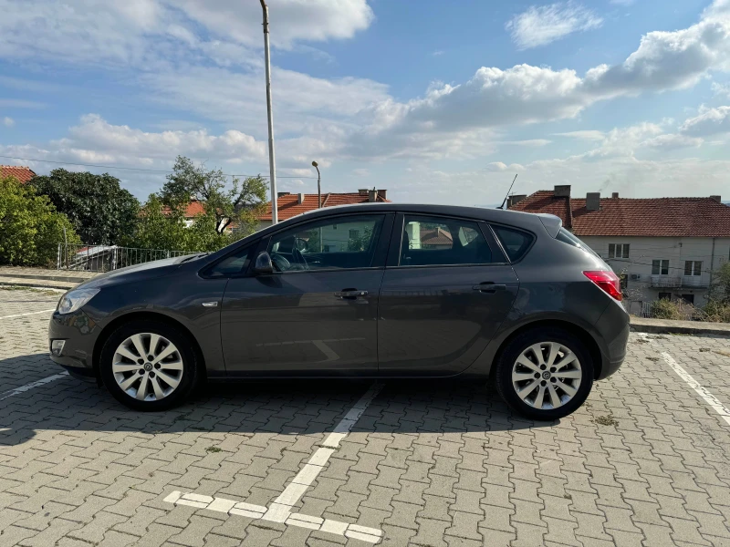 Opel Astra 1.7 CDTI, снимка 2 - Автомобили и джипове - 47675785