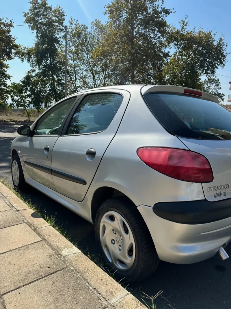 Peugeot 206 1.1i, снимка 5 - Автомобили и джипове - 47396310