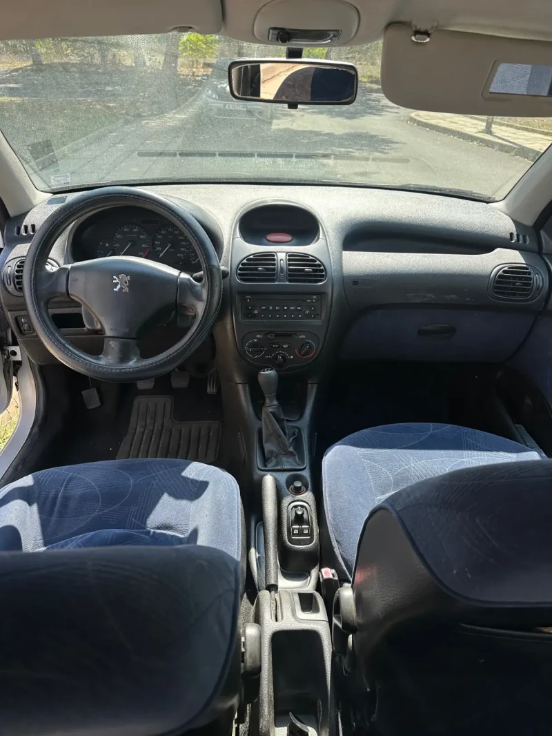 Peugeot 206 1.1i, снимка 8 - Автомобили и джипове - 47396310