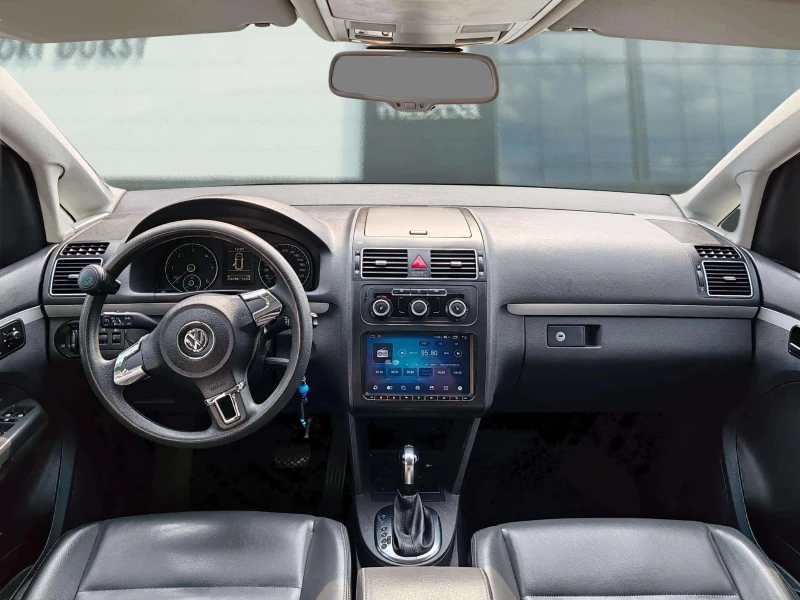 VW Touran 1.6 TDI-DSG-NAVI-CAM, снимка 5 - Автомобили и джипове - 52410578