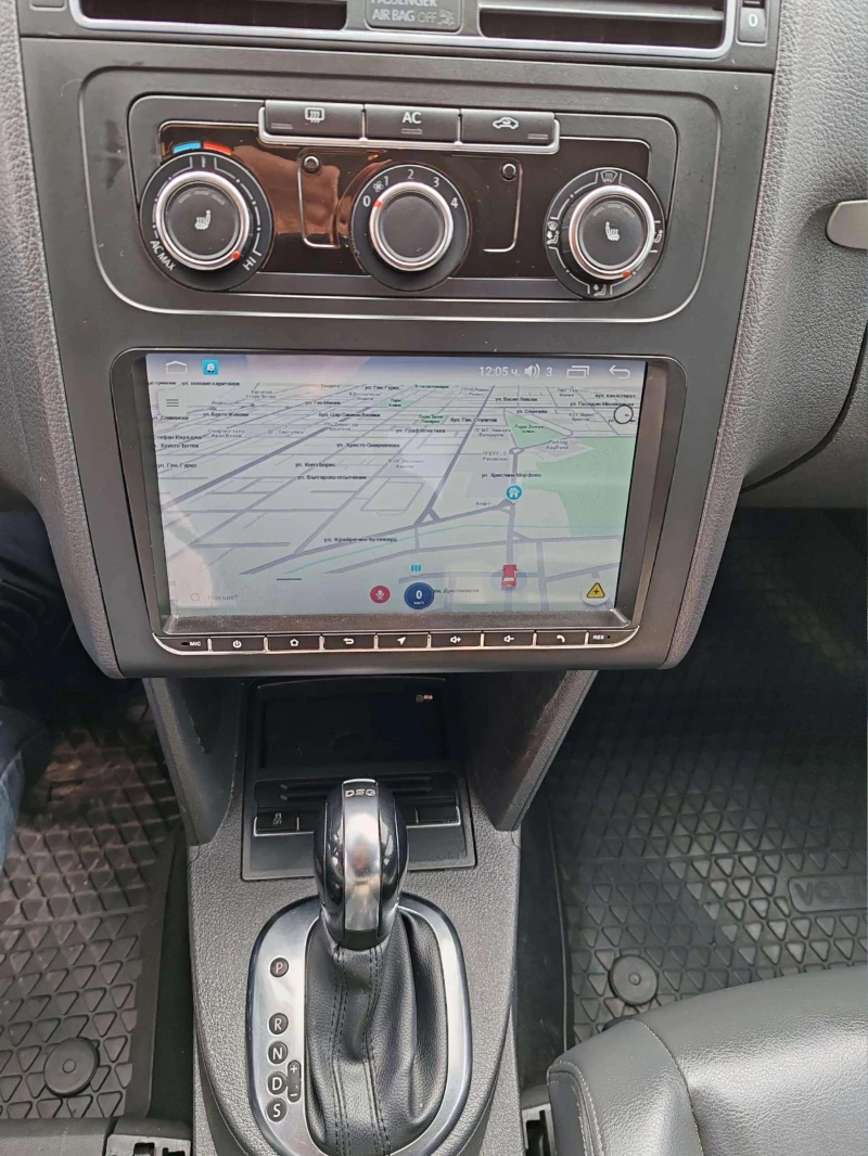 VW Touran 1.6 TDI-DSG-NAVI-CAM, снимка 12 - Автомобили и джипове - 52410578