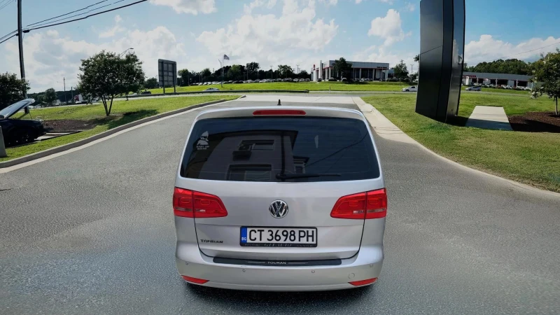 VW Touran 1.6 TDI-DSG-NAVI-CAM, снимка 4 - Автомобили и джипове - 52410578