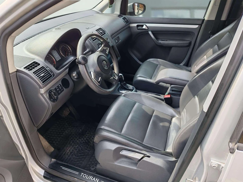 VW Touran 1.6 TDI-DSG-NAVI-CAM, снимка 8 - Автомобили и джипове - 52410578