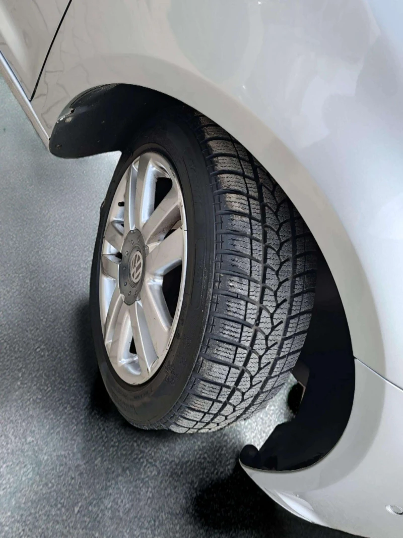 VW Touran 1.6 TDI-DSG-NAVI-CAM, снимка 14 - Автомобили и джипове - 52410578