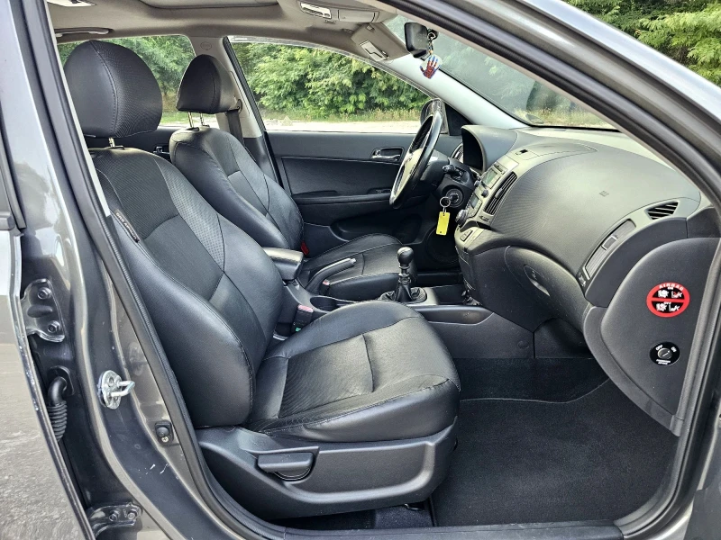 Hyundai I30 2.0 16v - 141к.с , Кожа, Навигация , снимка 11 - Автомобили и джипове - 52261171