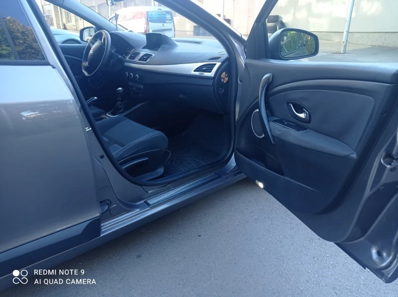 Renault Megane, снимка 10 - Автомобили и джипове - 52264640