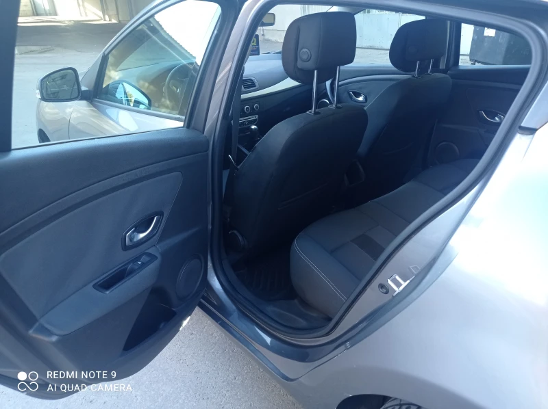 Renault Megane, снимка 9 - Автомобили и джипове - 52264640