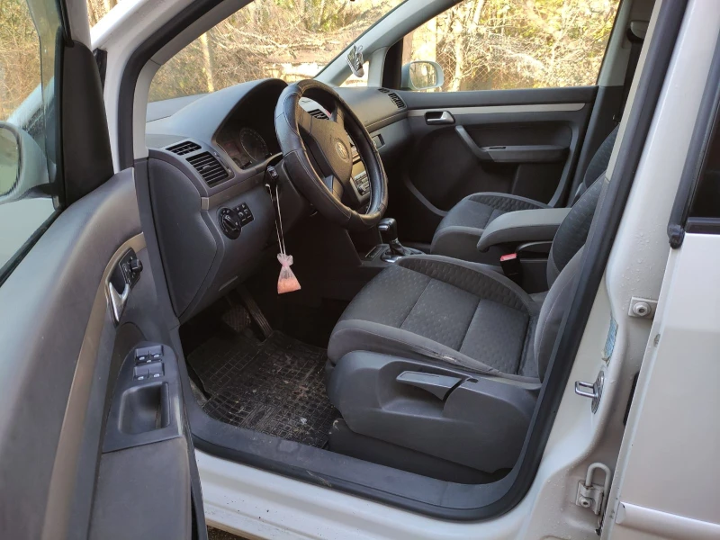 VW Touran, снимка 9 - Автомобили и джипове - 52831582