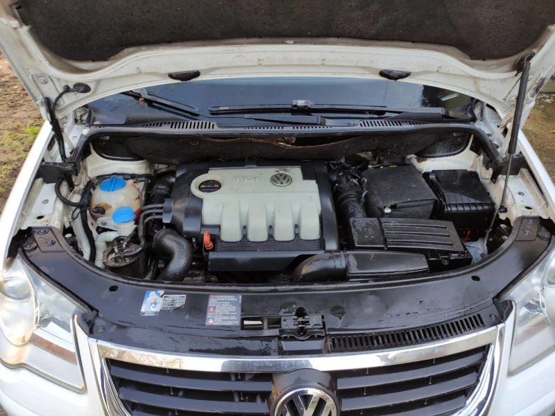 VW Touran, снимка 8 - Автомобили и джипове - 52831582