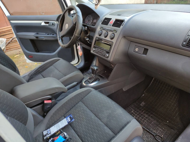 VW Touran, снимка 7 - Автомобили и джипове - 52831582