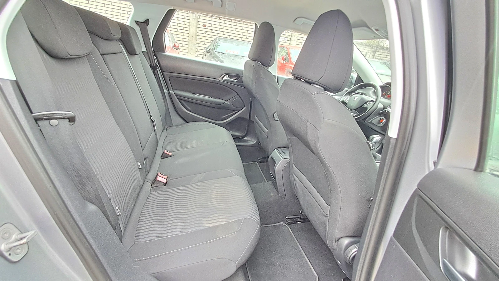 Peugeot 308 ИЗКЛЮЧИТЕЛНО СЕРВ КНИЖК УНИКТ ОБСЛУЖ НАВИ АВТОПИЛТ, снимка 15 - Автомобили и джипове - 12363859