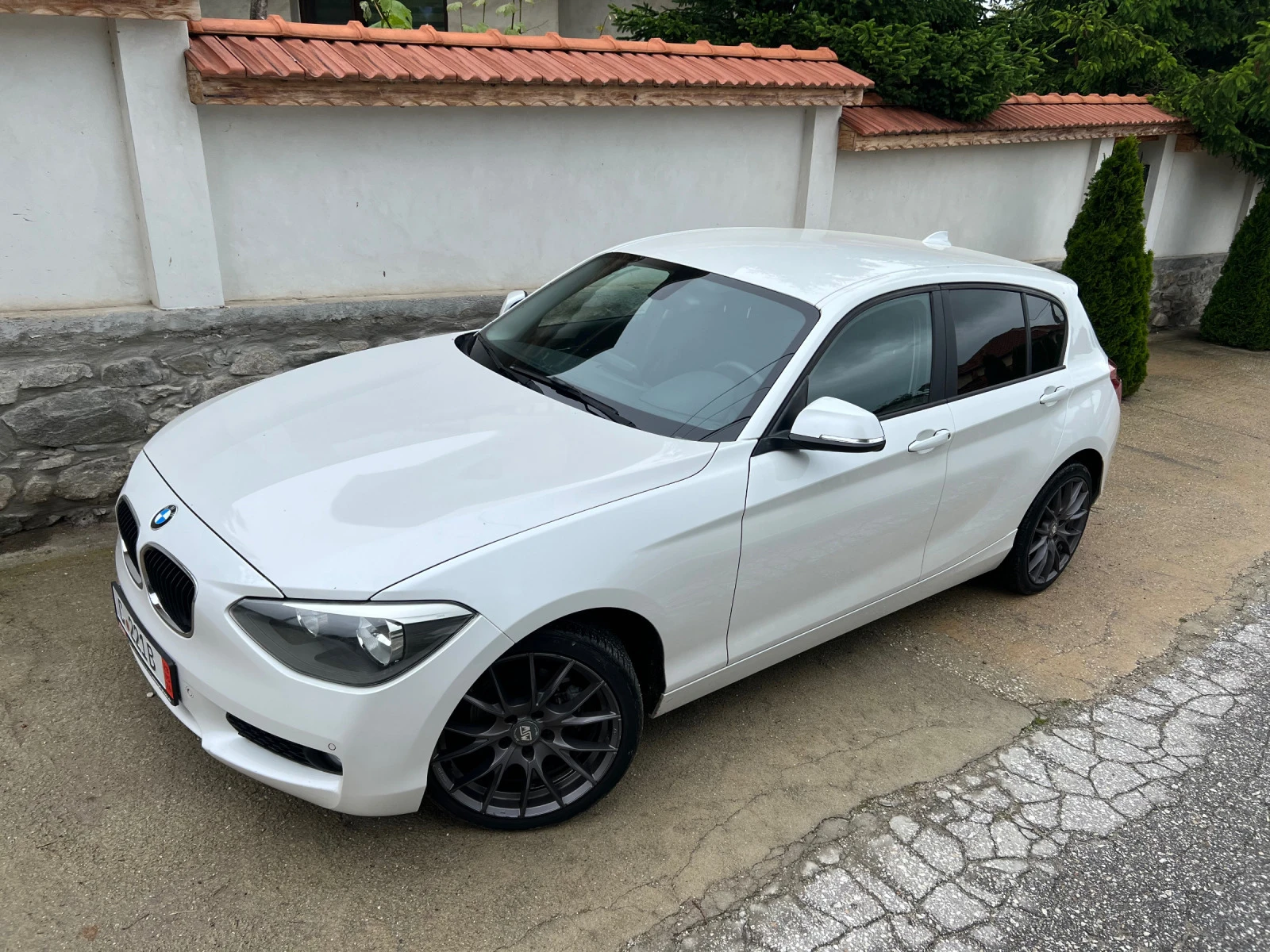 BMW 118 Бяла перла - изображение 2