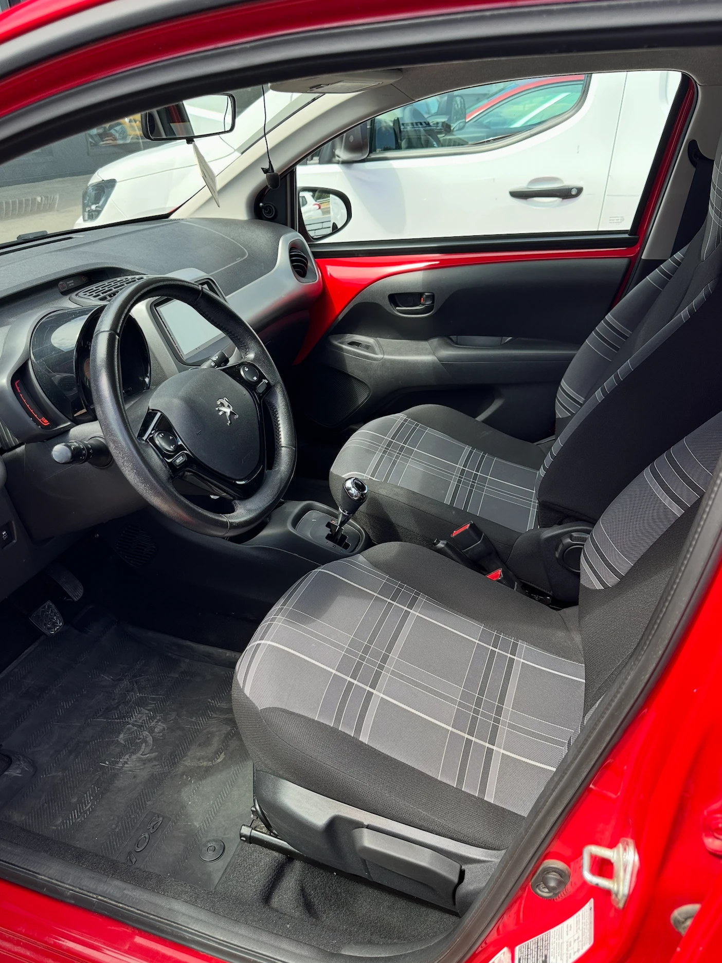 Peugeot 108 - 35 000 км - Автомат  - изображение 9