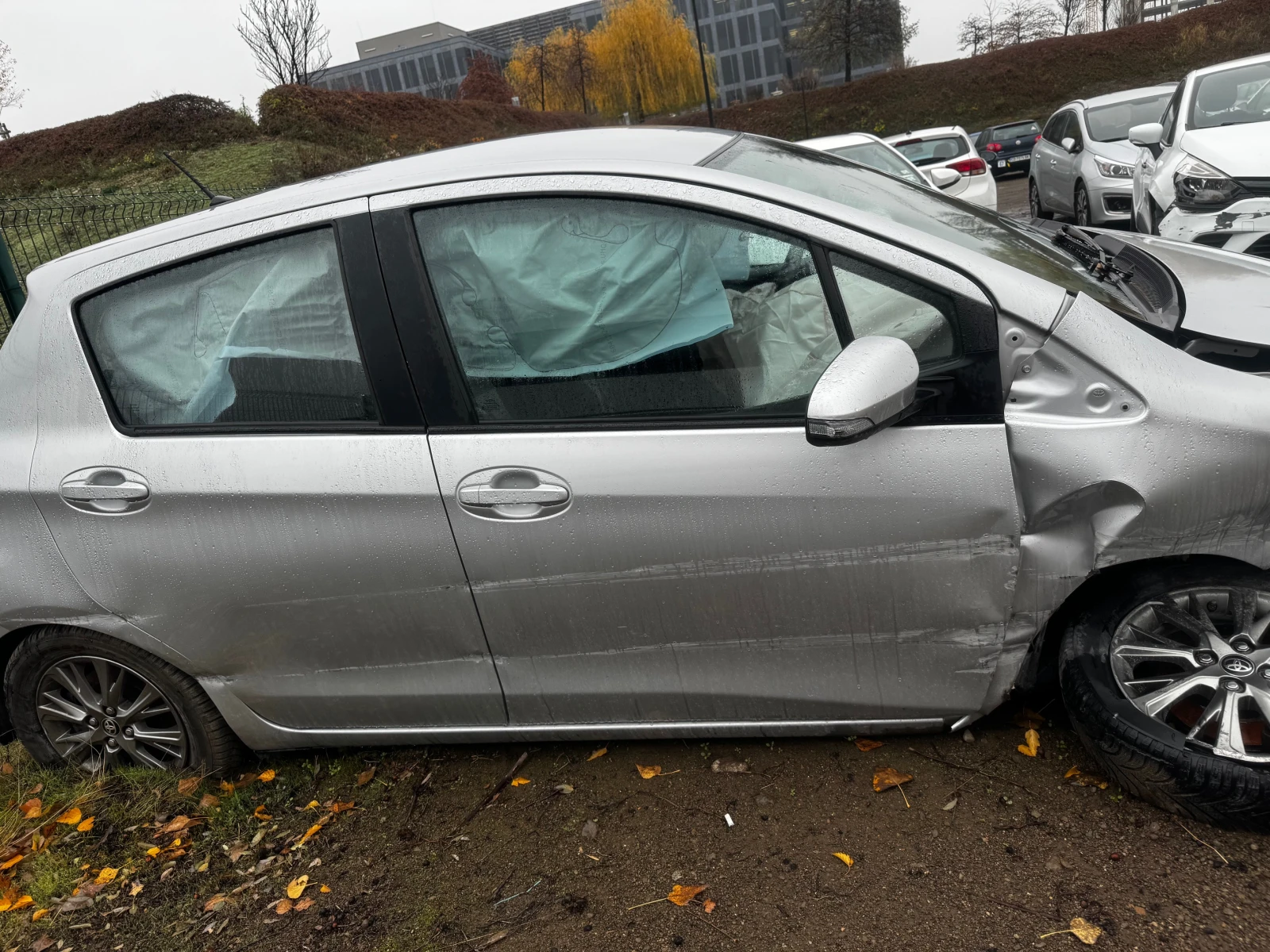 Toyota Yaris КАТАСТРОФИРАЛ - изображение 4