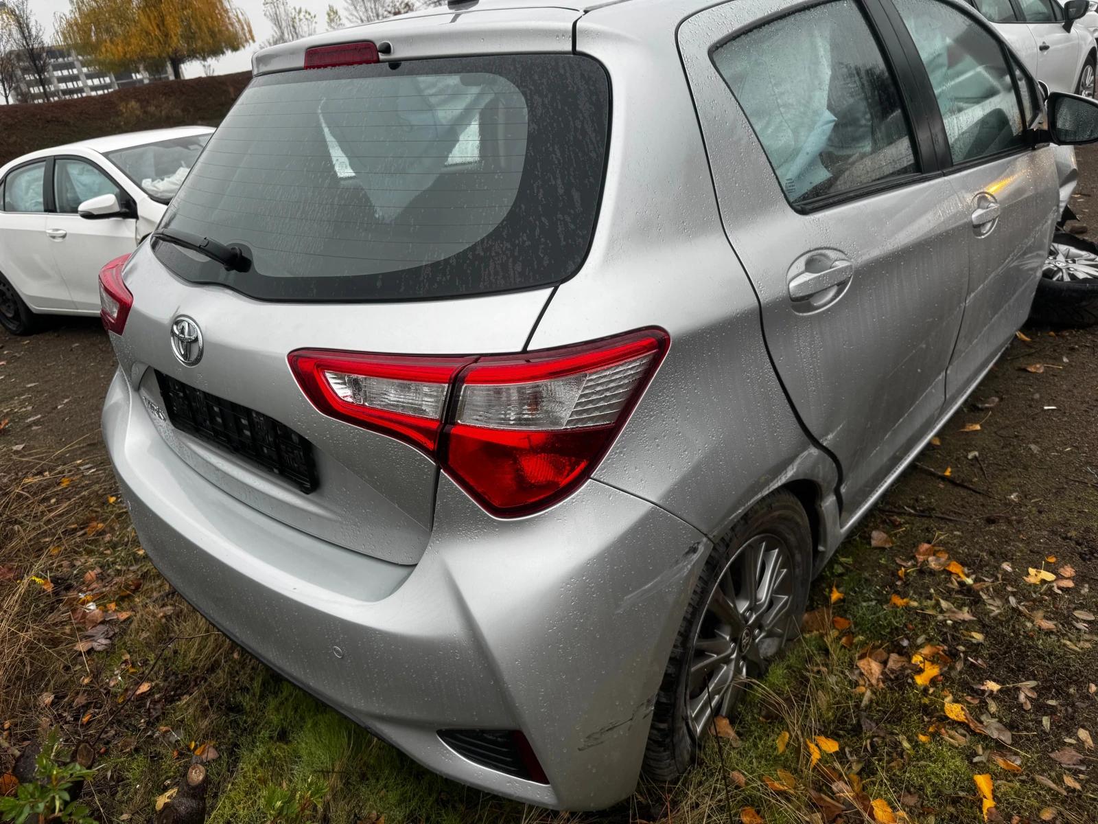 Toyota Yaris КАТАСТРОФИРАЛ - изображение 5